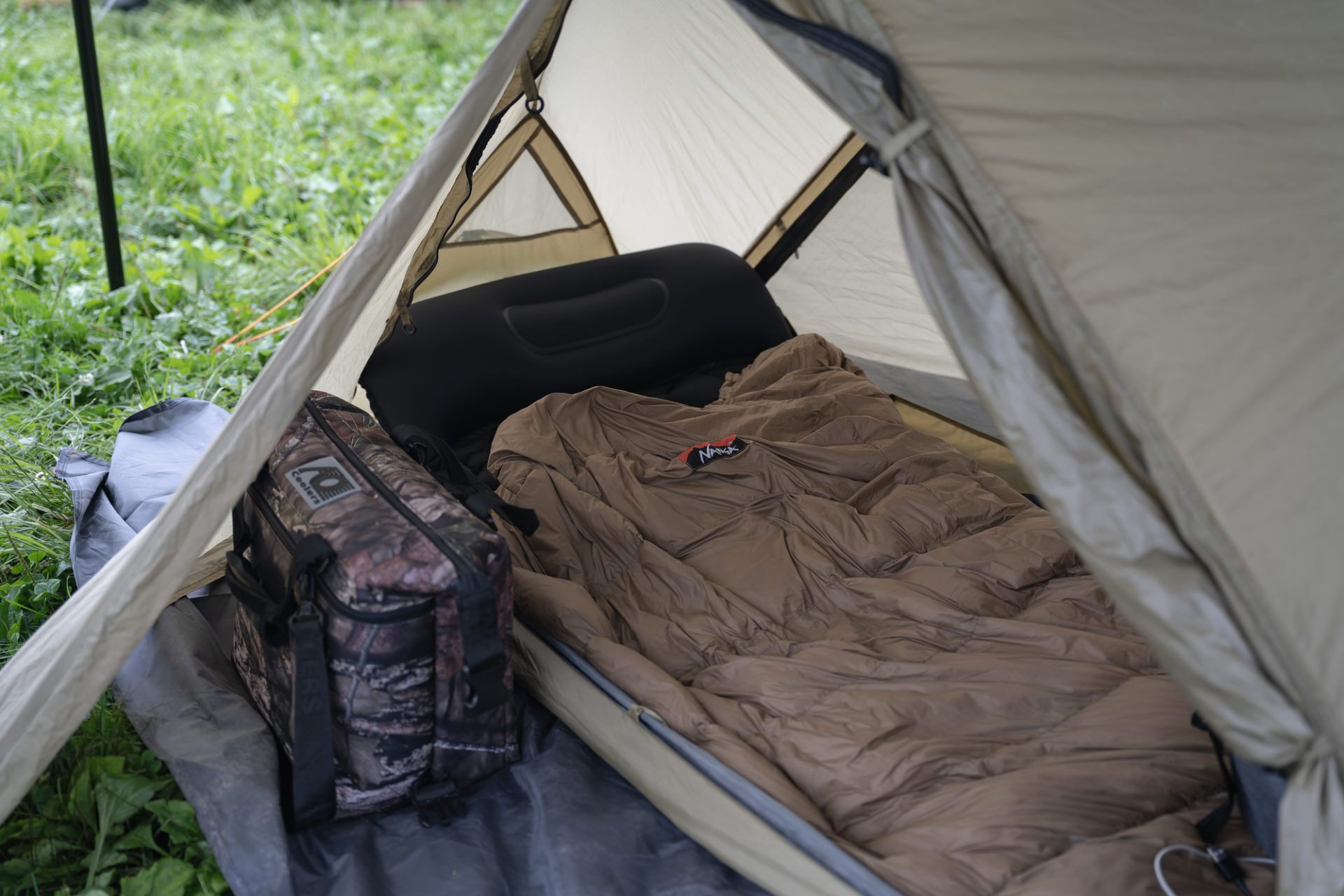 テントの中の寝袋